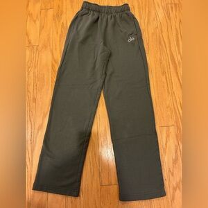 Alo dark cactus accolade straight leg sweatpants size XXS